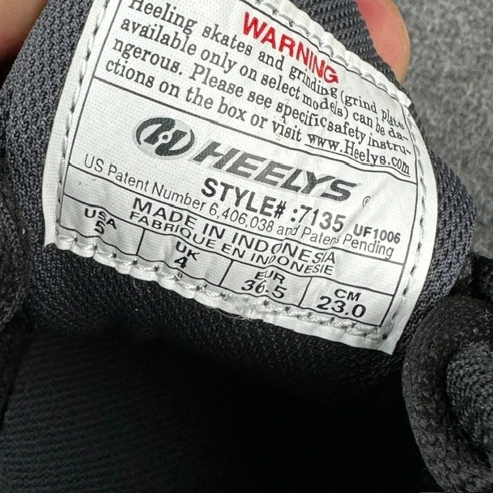 Heelys 7135 Vapor Kids Black Skate Shoes with Wheels Size US 5 UK 4 EUR 36.5